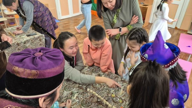 Турнир по бурятской народной игре "Шагай Наадан", вид игры "Мори урилдаан"